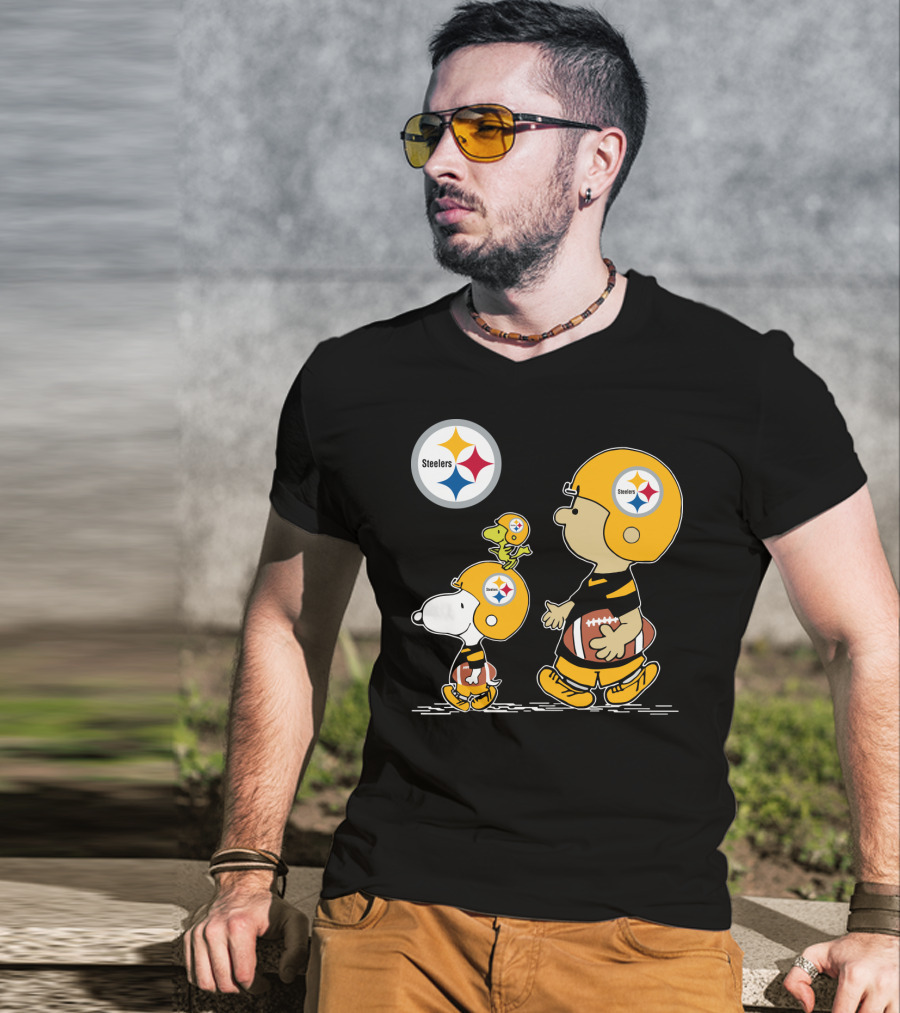 Steelers Christmas Peanuts Cute Football Charlie Brown Snoopy Woodstock T-Shirt