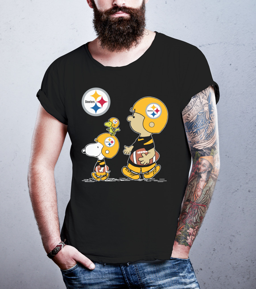 Steelers Christmas Peanuts Cute Football Charlie Brown Snoopy Woodstock T-Shirt