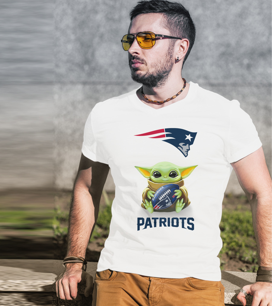 Baby Yoda New England Patriots Football Hug T-Shirt