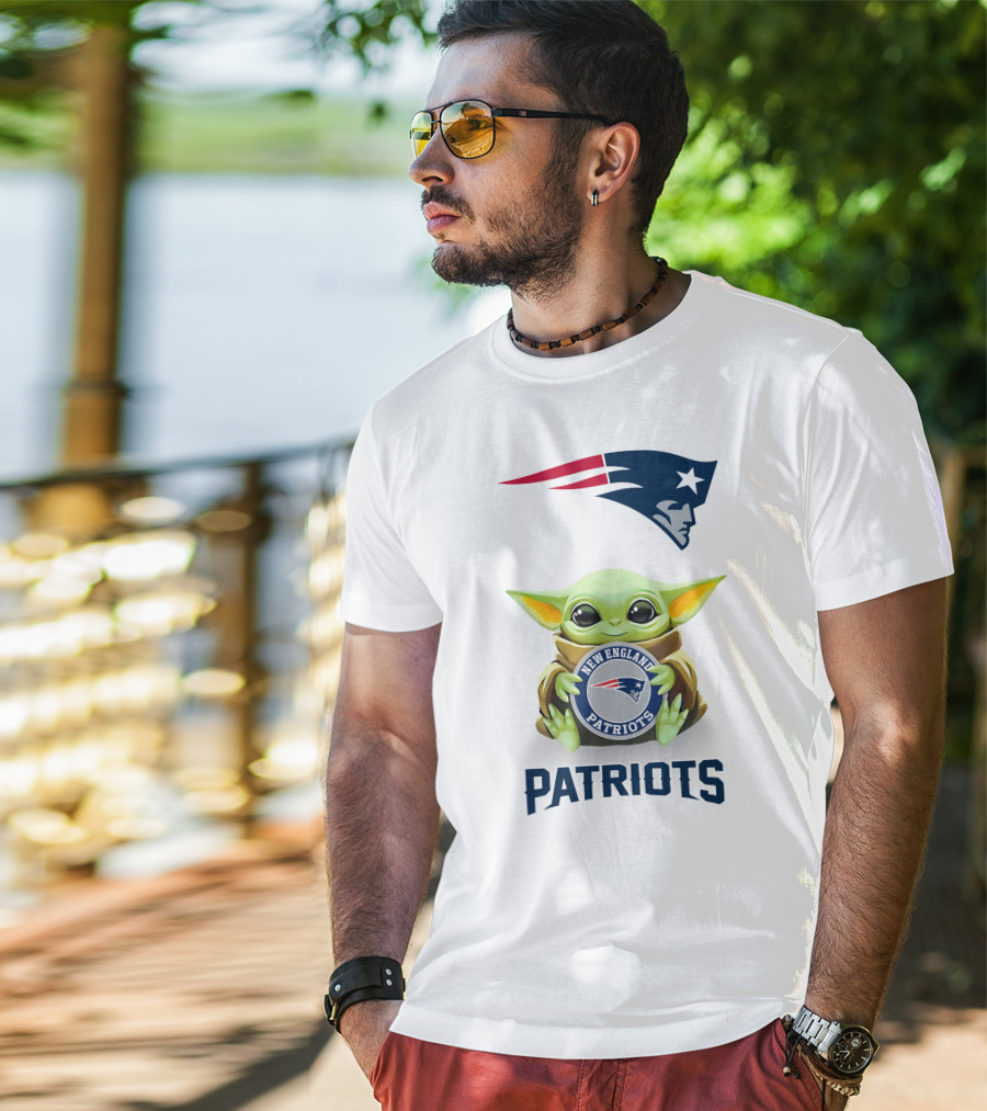Star Wars Baby Yoda New England Patriots Hugging T-Shirt