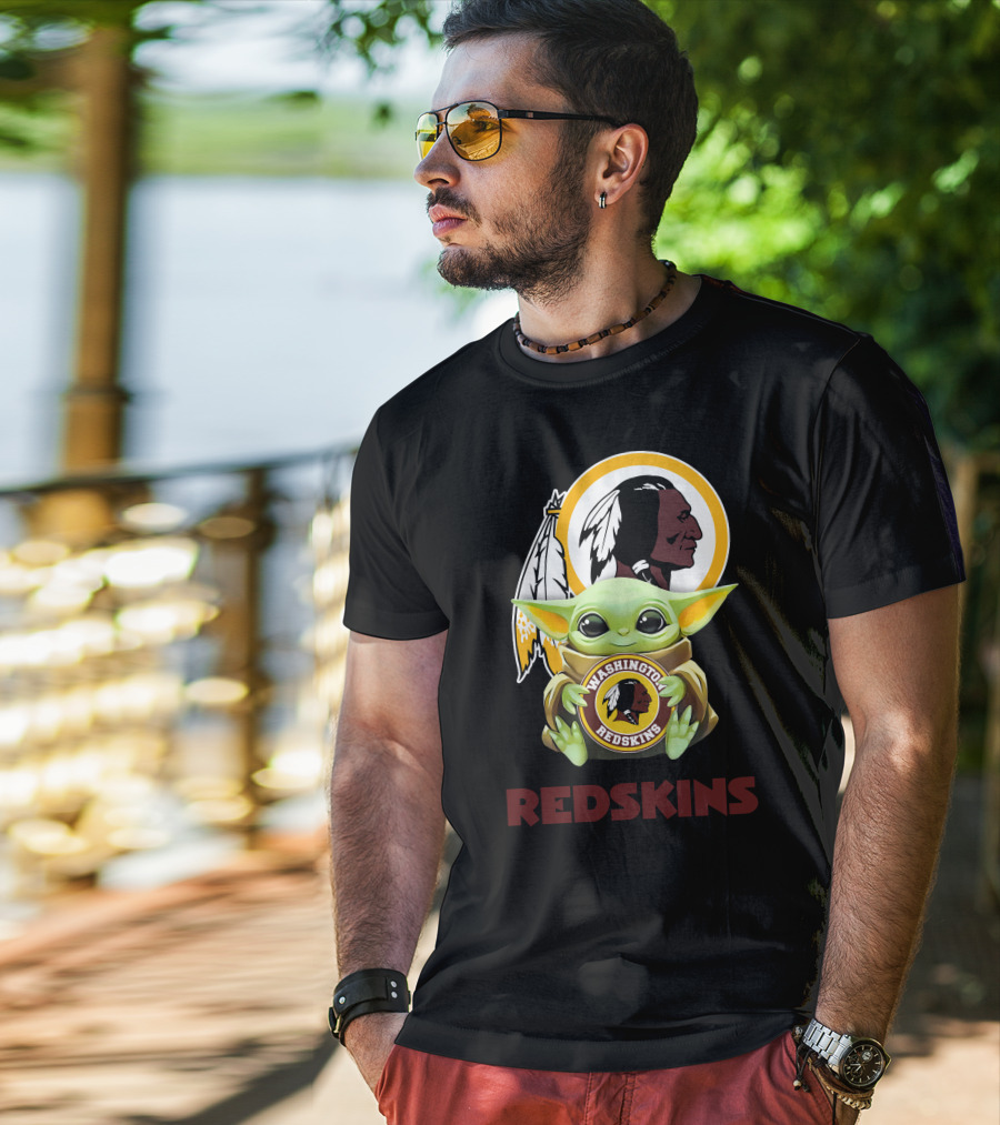 Washington Redskins Grogu Hug Iconic Star Wars Mandalorian Crossover Black T-Shirt
