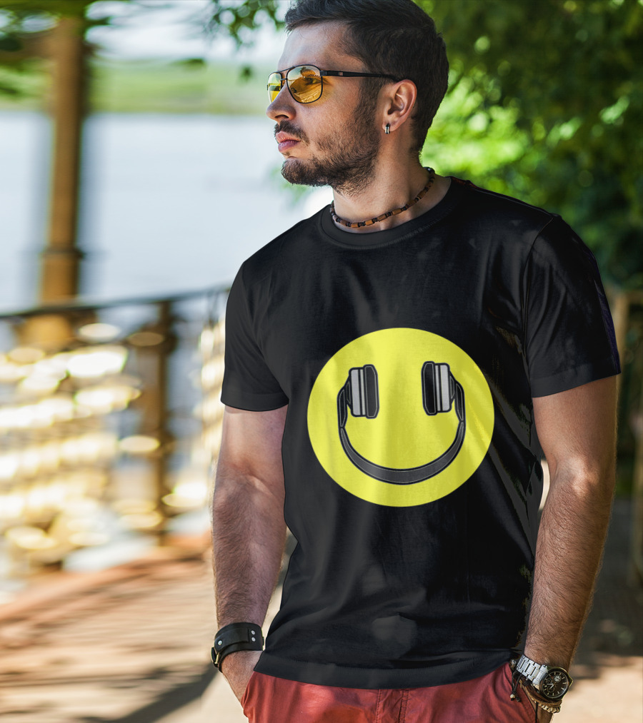 Club Smiley Techno Music DJ Headphone Face T-Shirt