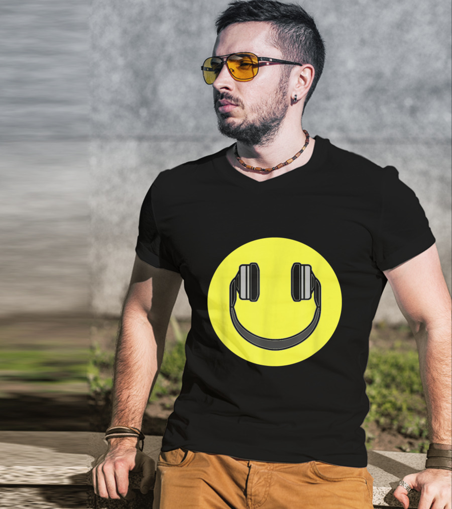 Club Smiley Techno Music DJ Headphone Face T-Shirt