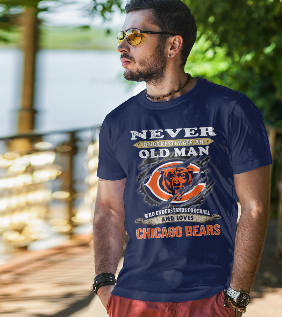Never Underestimate An Old Man Who Understands Football And Loves Chicago Bears T-Shirt