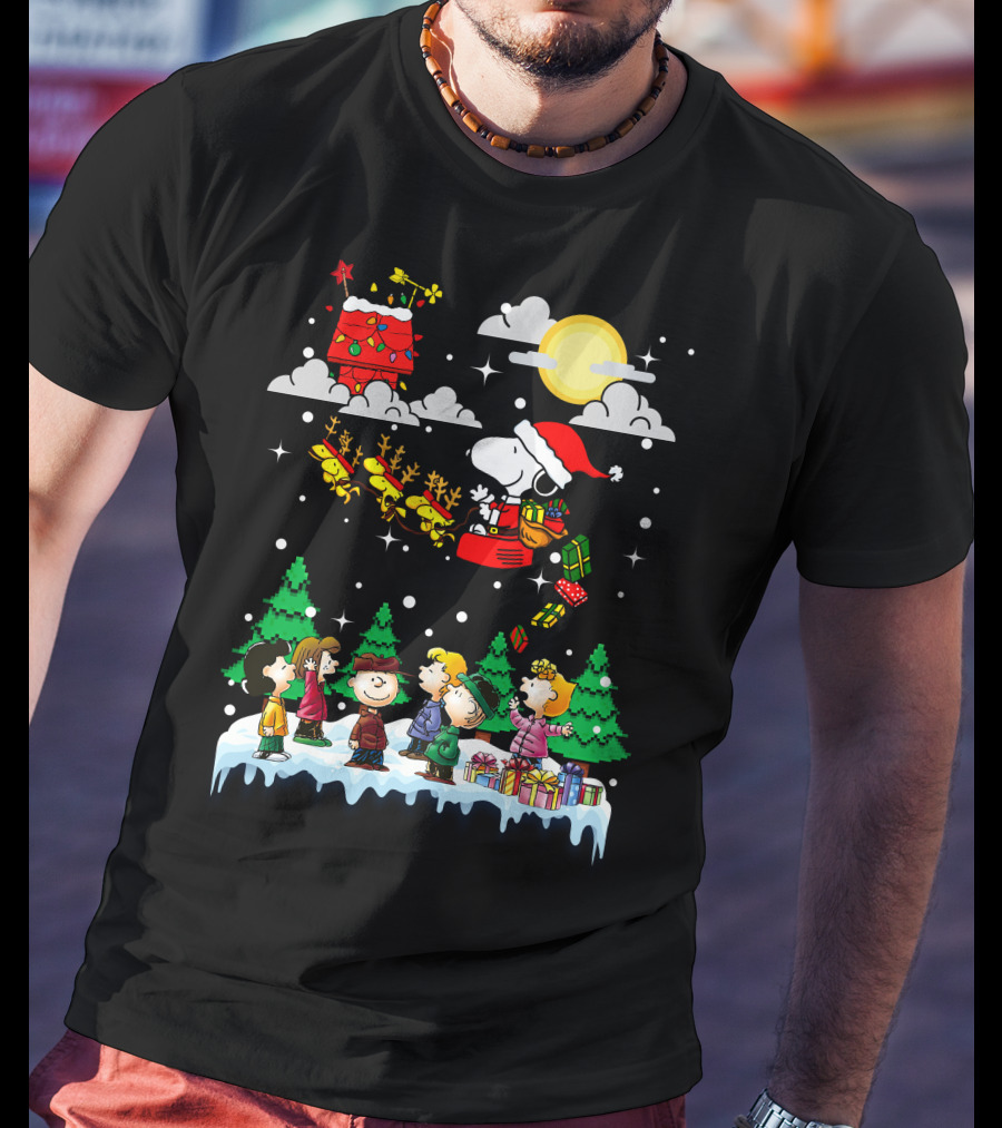 Peanuts Christmas Charlie Brown Snoopy Santa Sleigh Woodstock Scene T-Shirt