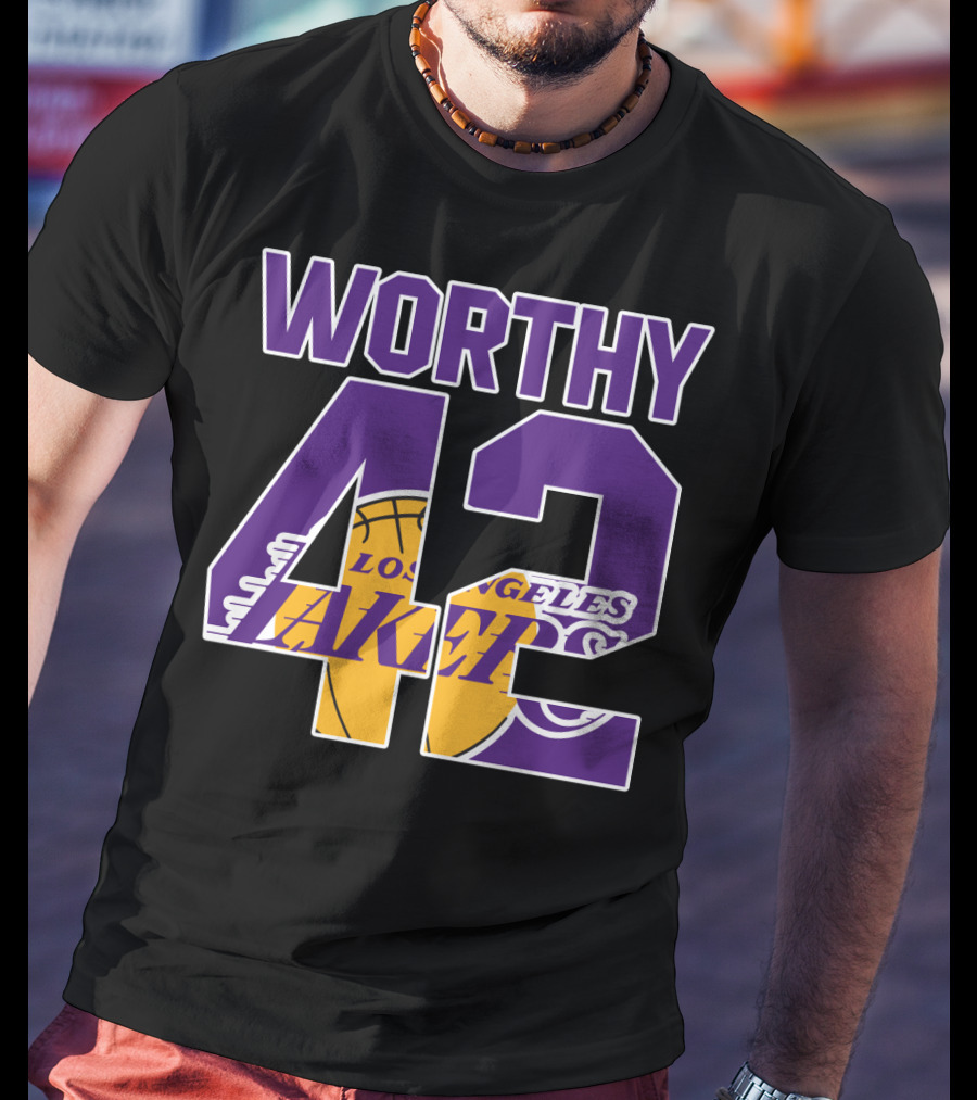 Worthy 42 Los Angeles Lakers Basketball T-Shirt