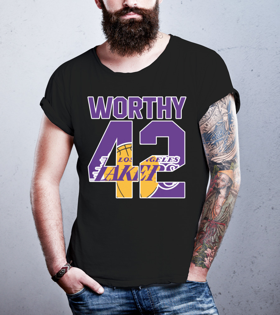 Worthy 42 Los Angeles Lakers Basketball T-Shirt