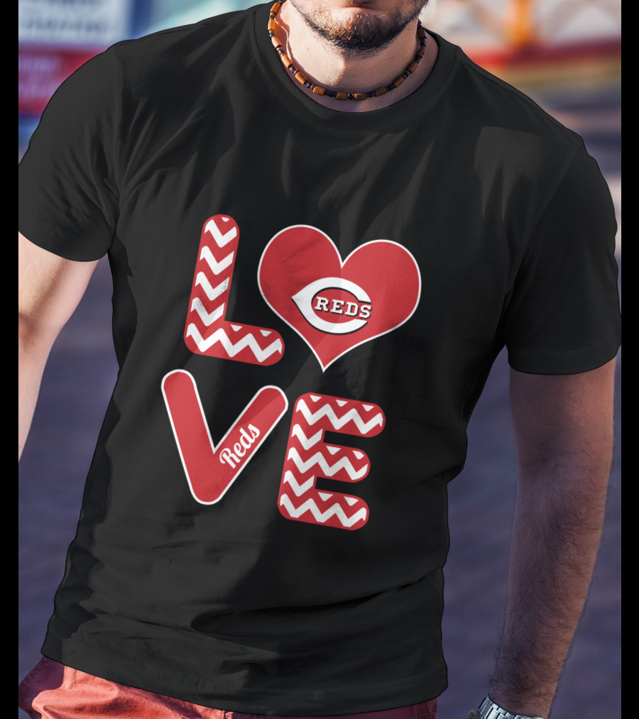 Love Cincinnati Reds Heart Logo Chevron Pattern Fans Baseball T-Shirt