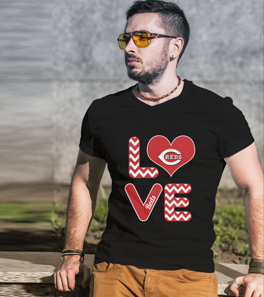 Love Cincinnati Reds Heart Logo Chevron Pattern Fans Baseball T-Shirt