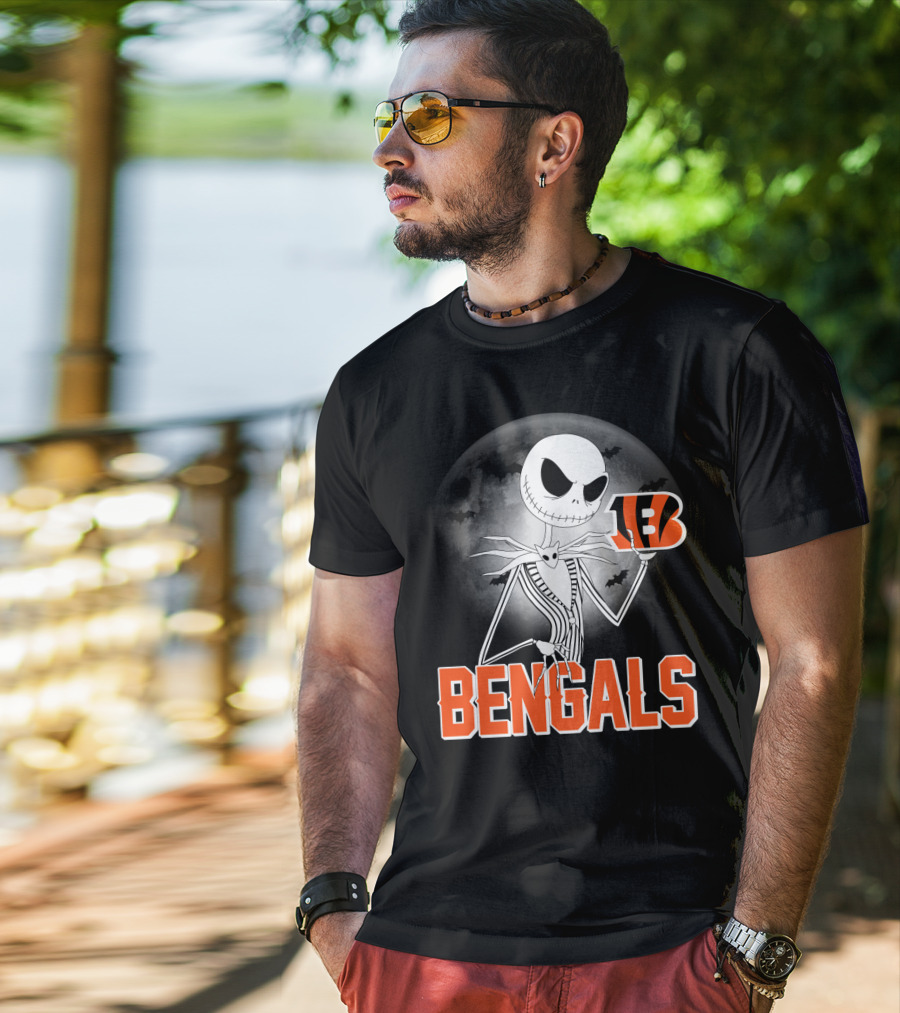 Jack Skellington Holding Cincinnati Bengals Logo Halloween Moon Bats Bengal Tiger B T-Shirt