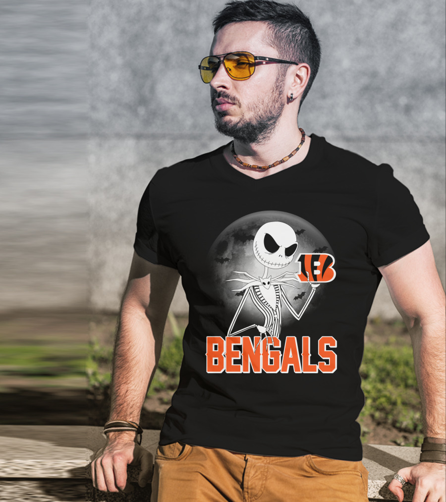 Jack Skellington Holding Cincinnati Bengals Logo Halloween Moon Bats Bengal Tiger B T-Shirt