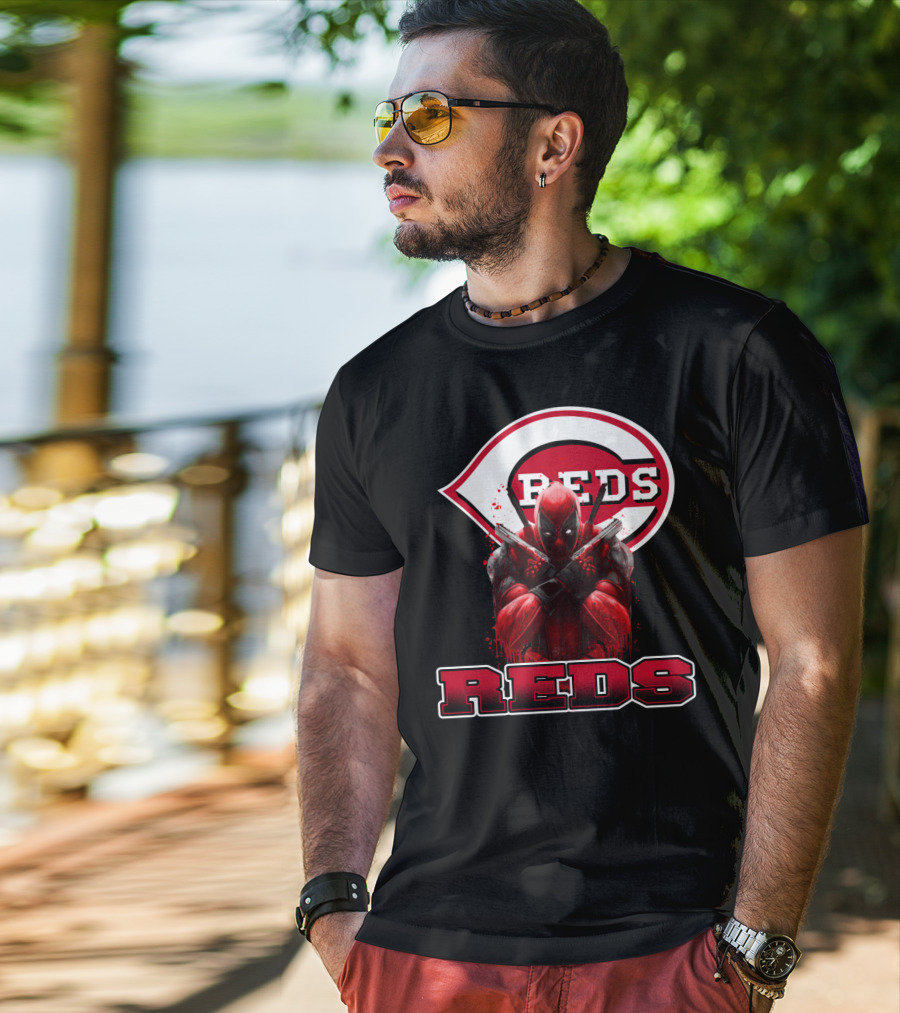 Cincinnati Reds Deadpool Crossover Fans T-Shirt
