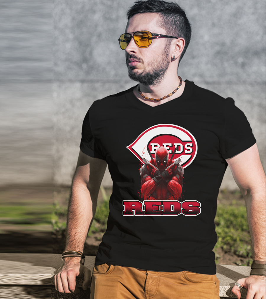 Cincinnati Reds Deadpool Crossover Fans T-Shirt