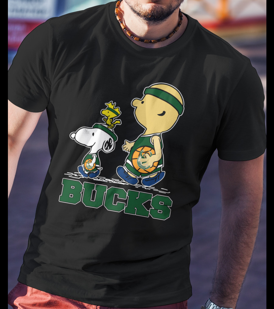 Snoopy Woodstock And Basketball Walking With Milwaukee Bucks Fans T-Shirt