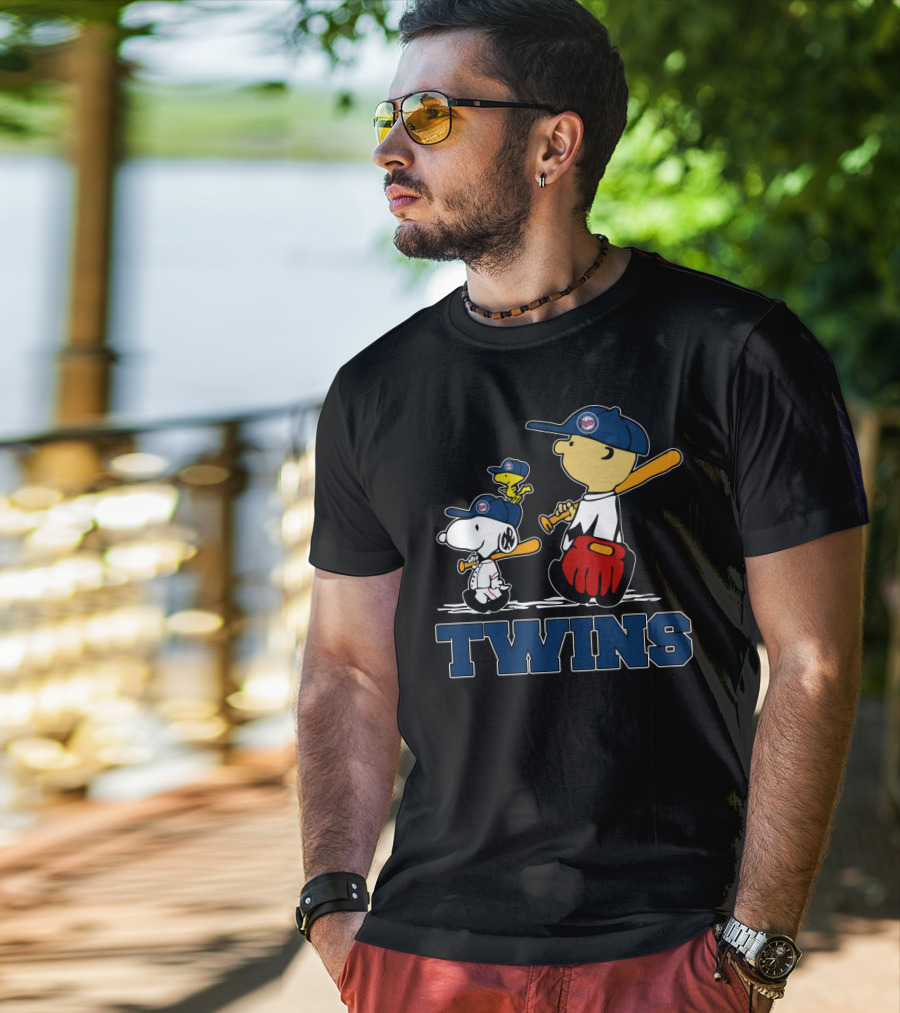 Snoopy And Woodstock With Twins Baseball Fans T-Shirt