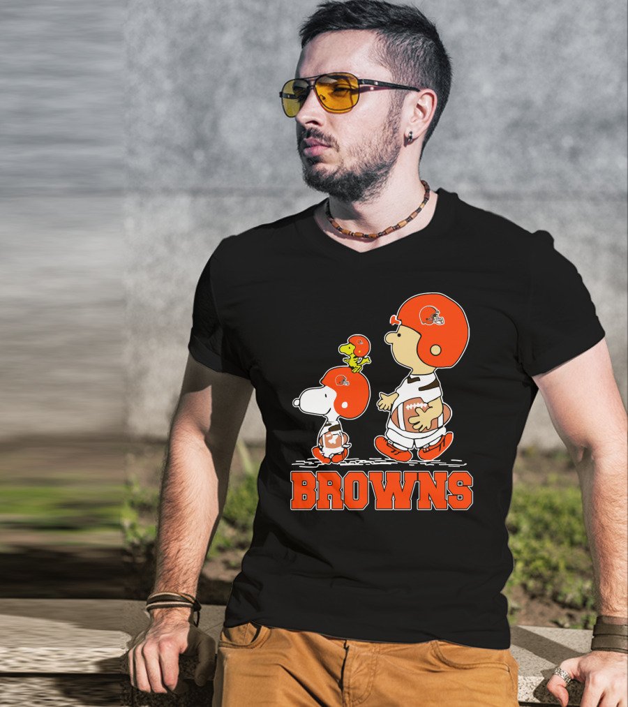 Snoopy Cleveland Browns Football Fans Peanuts Characters T-Shirt