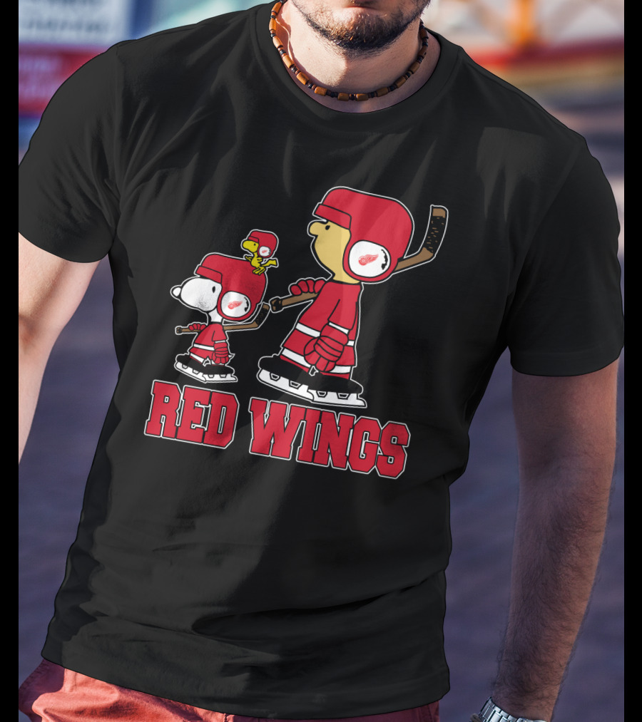 Snoopy And Woodstock Detroit Red Wings Hockey Enthusiasts T-Shirt