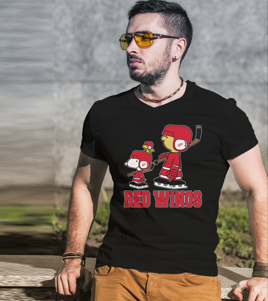 Snoopy And Woodstock Detroit Red Wings Hockey Enthusiasts T-Shirt