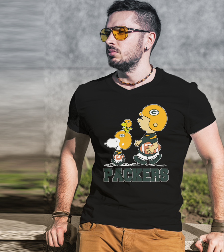 Snoopy Packers Fans Football With Woodstock And Charlie Brown T-Shirt