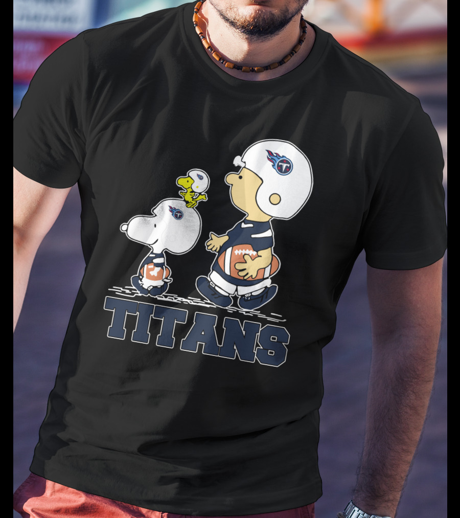 Snoopy And Woodstock With Tennessee Titans Helmets And Footballs T-Shirt