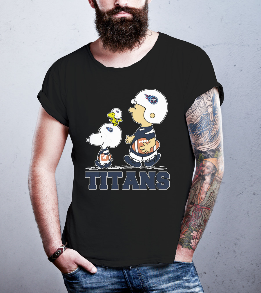 Snoopy And Woodstock With Tennessee Titans Helmets And Footballs T-Shirt