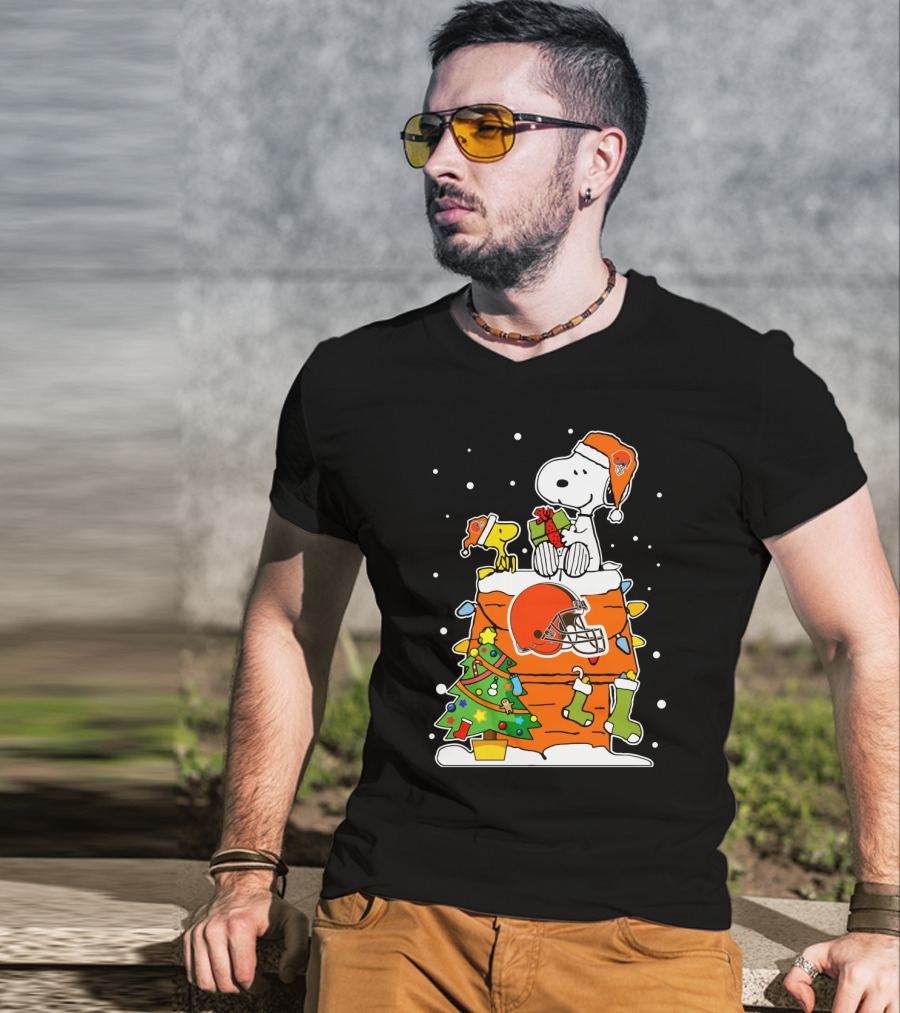 Cleveland Browns Snoopy Christmas Stockings And Tree T-Shirt