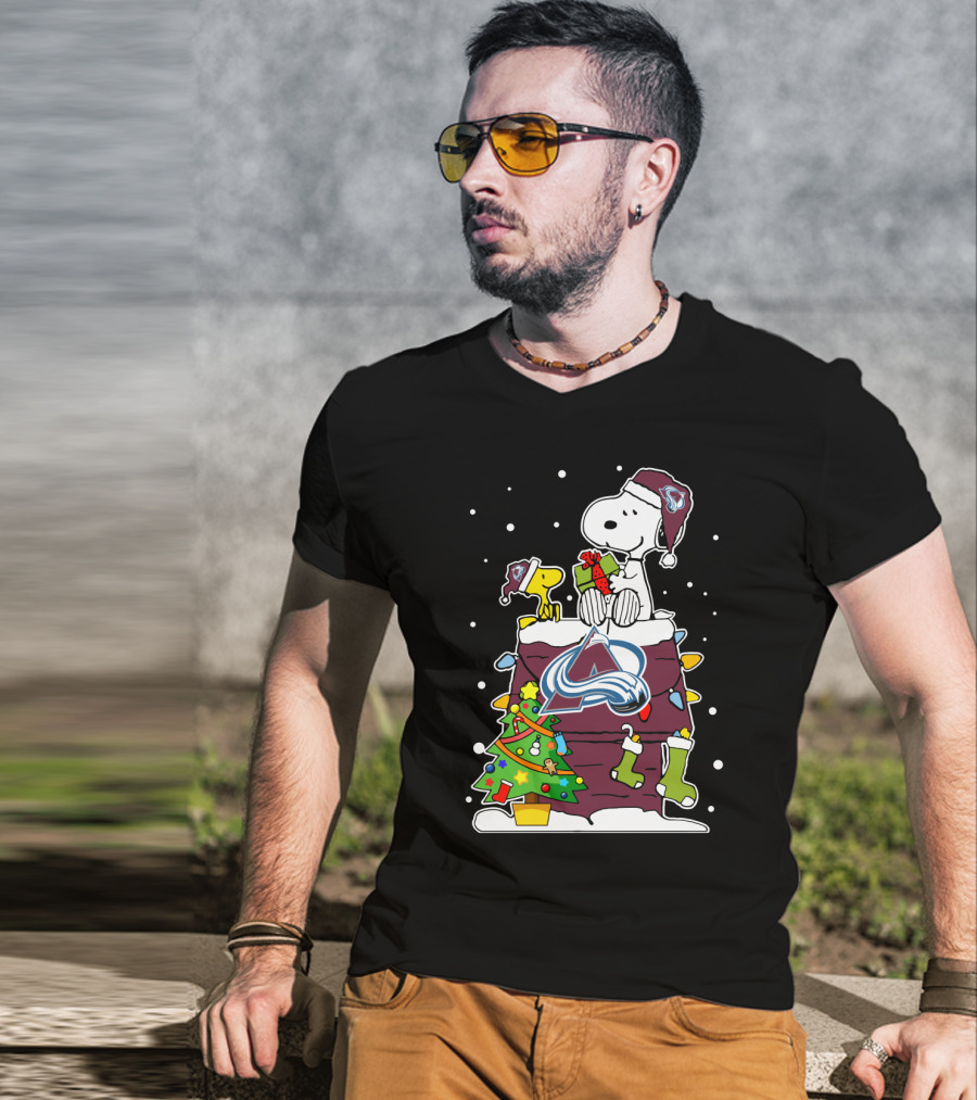 Colorado Avalanche Snoopy Christmas Peanuts Dog House T-Shirt