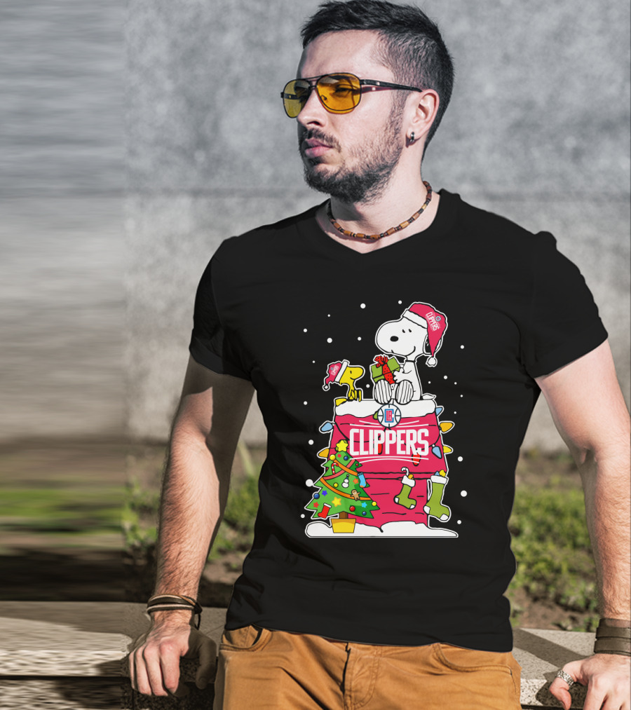La Clippers Snoopy Christmas Holiday Scene T-Shirt