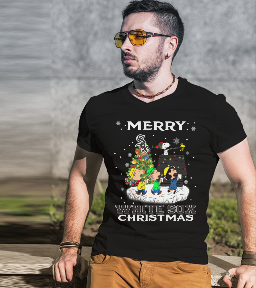 Merry Chicago White Sox Christmas For Snoopy Fans With Peanuts Characters T-Shirt