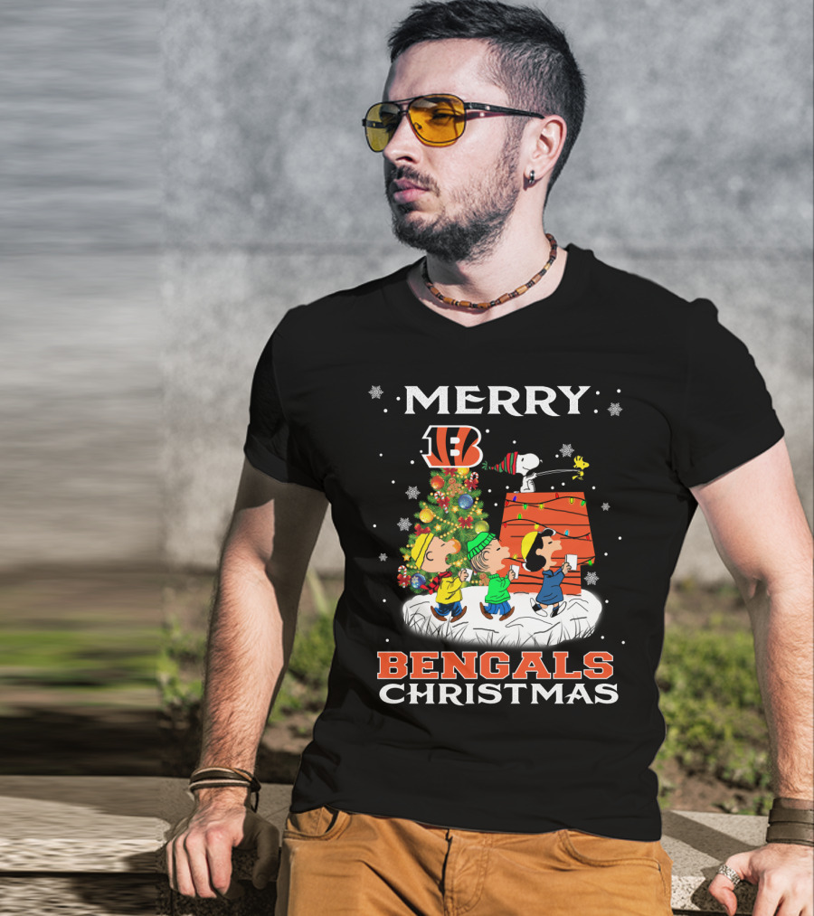Merry Cincinnati Bengals Christmas Snoopy Woodstock Charlie Brown Linus Lucy T-Shirt