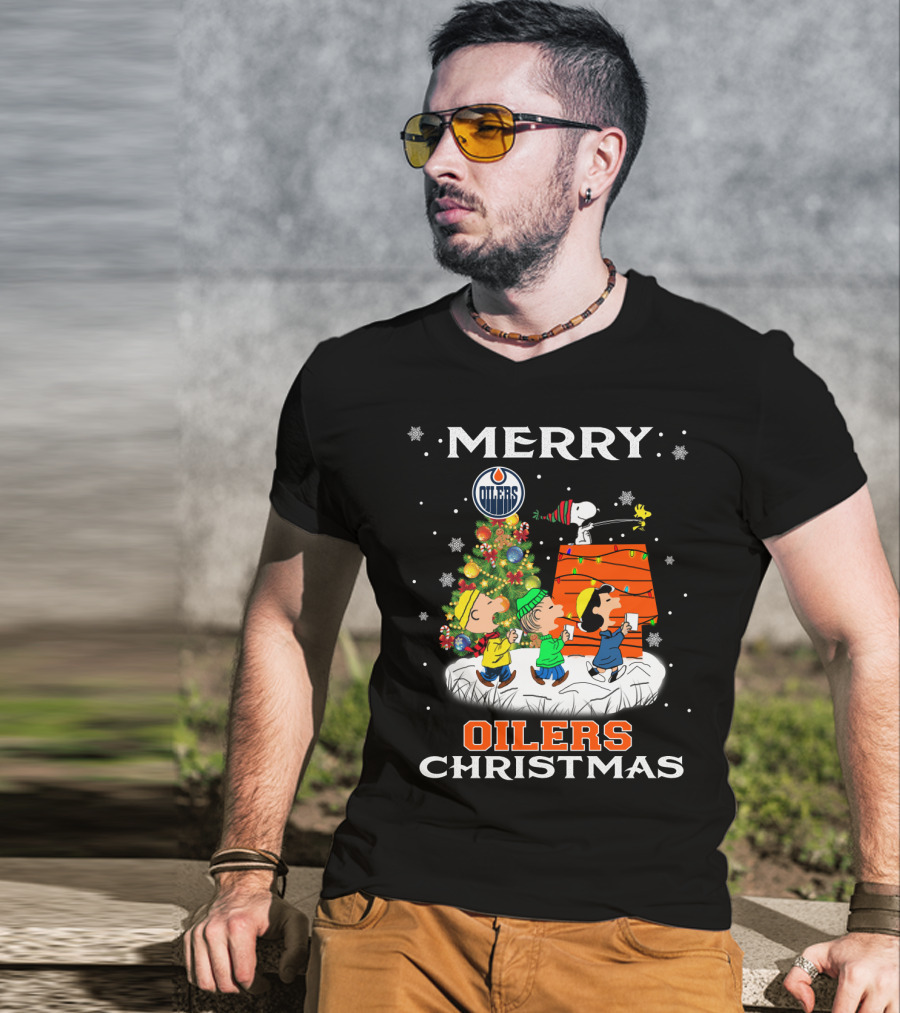 Merry Edmonton Oilers Christmas Snoopy Fans Peanuts Tree Charlie Brown Snoopy Woodstock T-Shirt