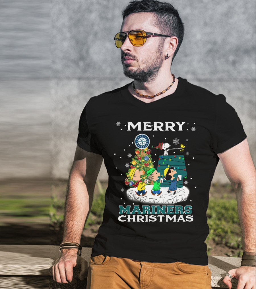 Merry Seattle Mariners Christmas Snoopy Peanuts Holiday T-Shirt