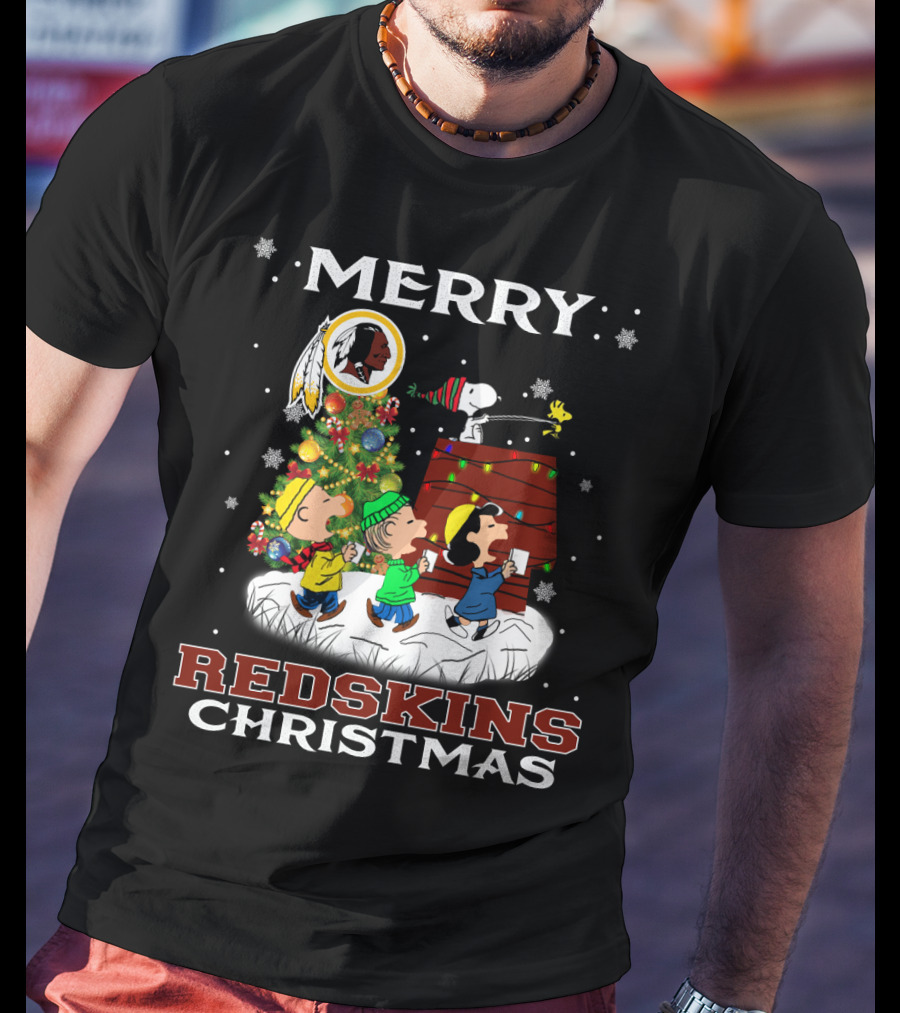 Merry Redskins Christmas Snoopy Peanuts Holiday Celebration T-Shirt