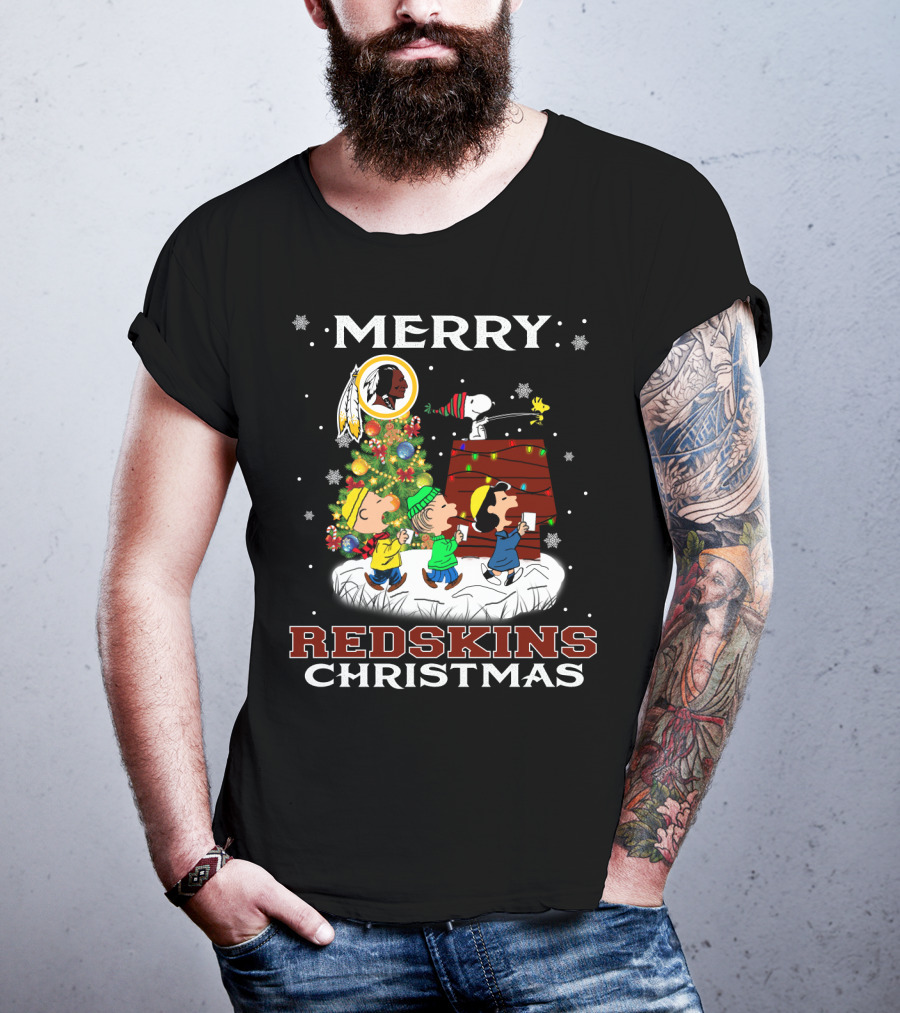 Merry Redskins Christmas Snoopy Peanuts Holiday Celebration T-Shirt