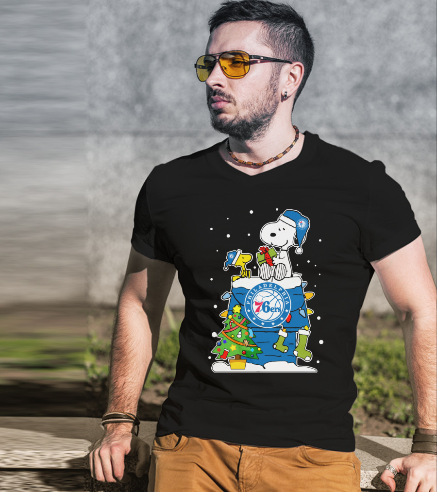 Philadelphia 76ers Snoopy Presents Christmas Scene T-Shirt