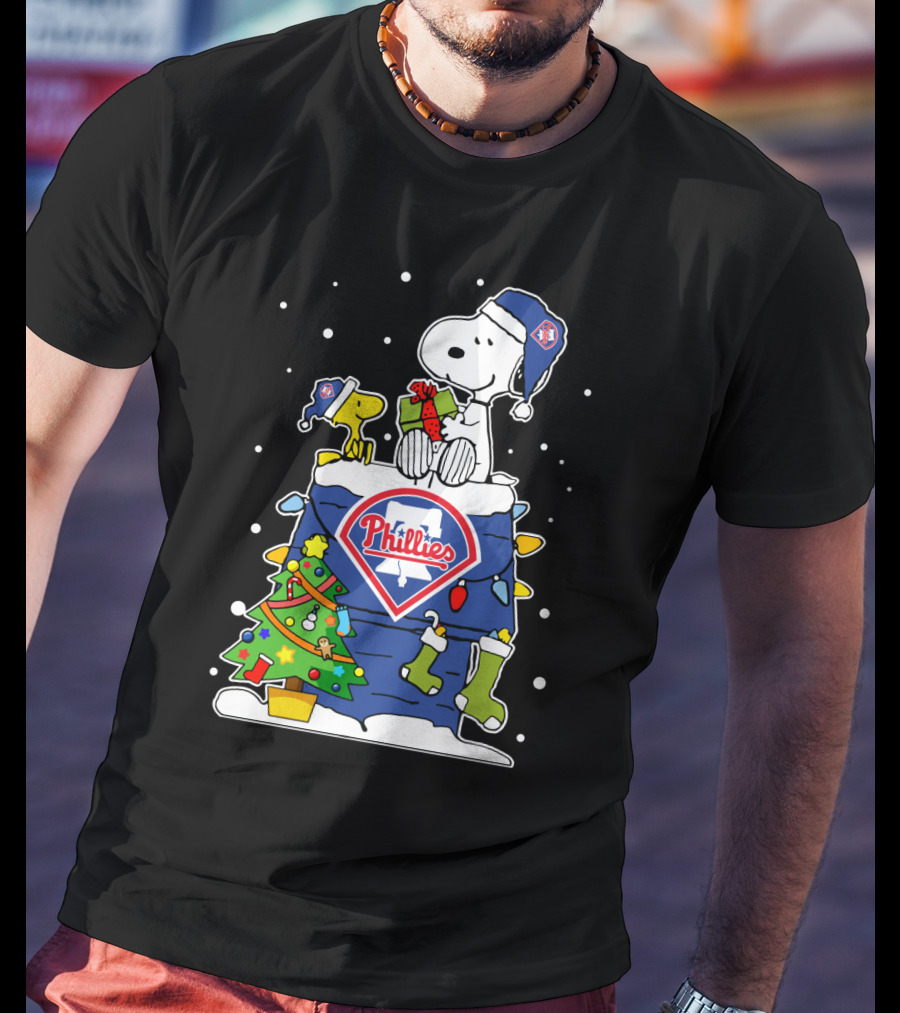 Snoopy And Woodstock With Philadelphia Phillies Christmas Present T-Shirt