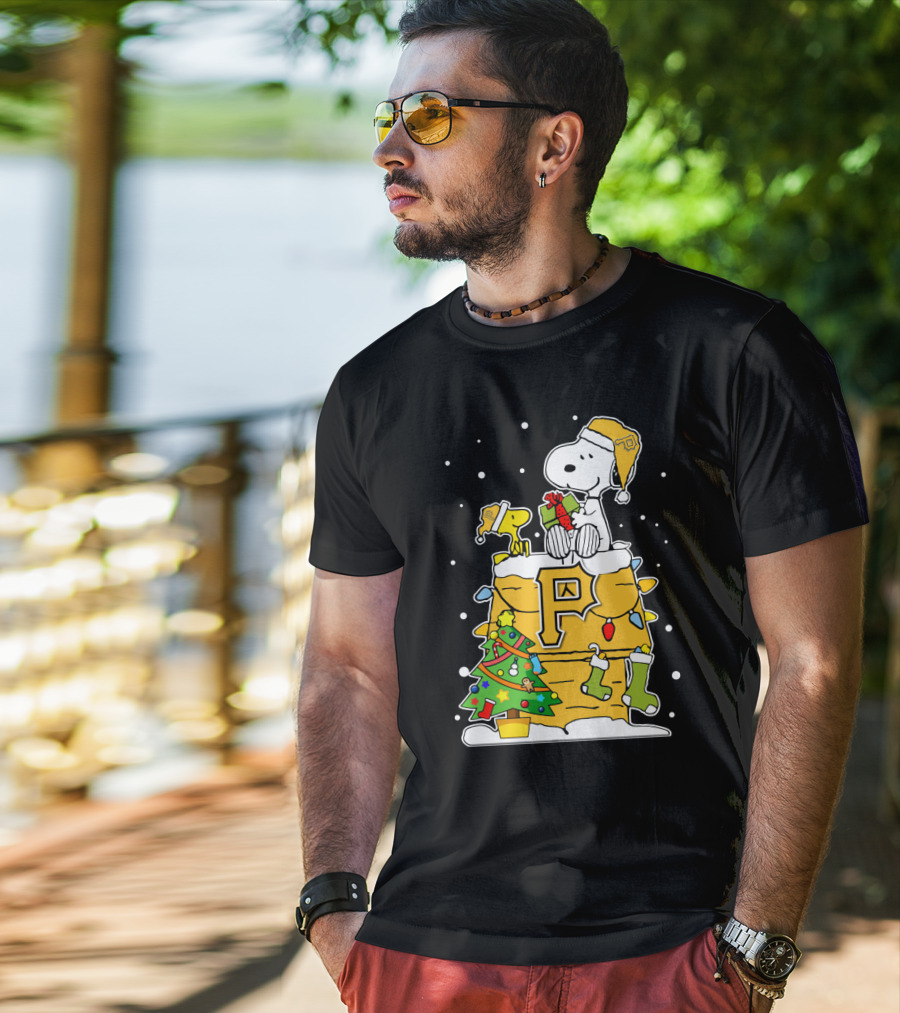Pittsburgh Pirates Snoopy Christmas Celebration With Woodstock And Festive Tree T-Shirt