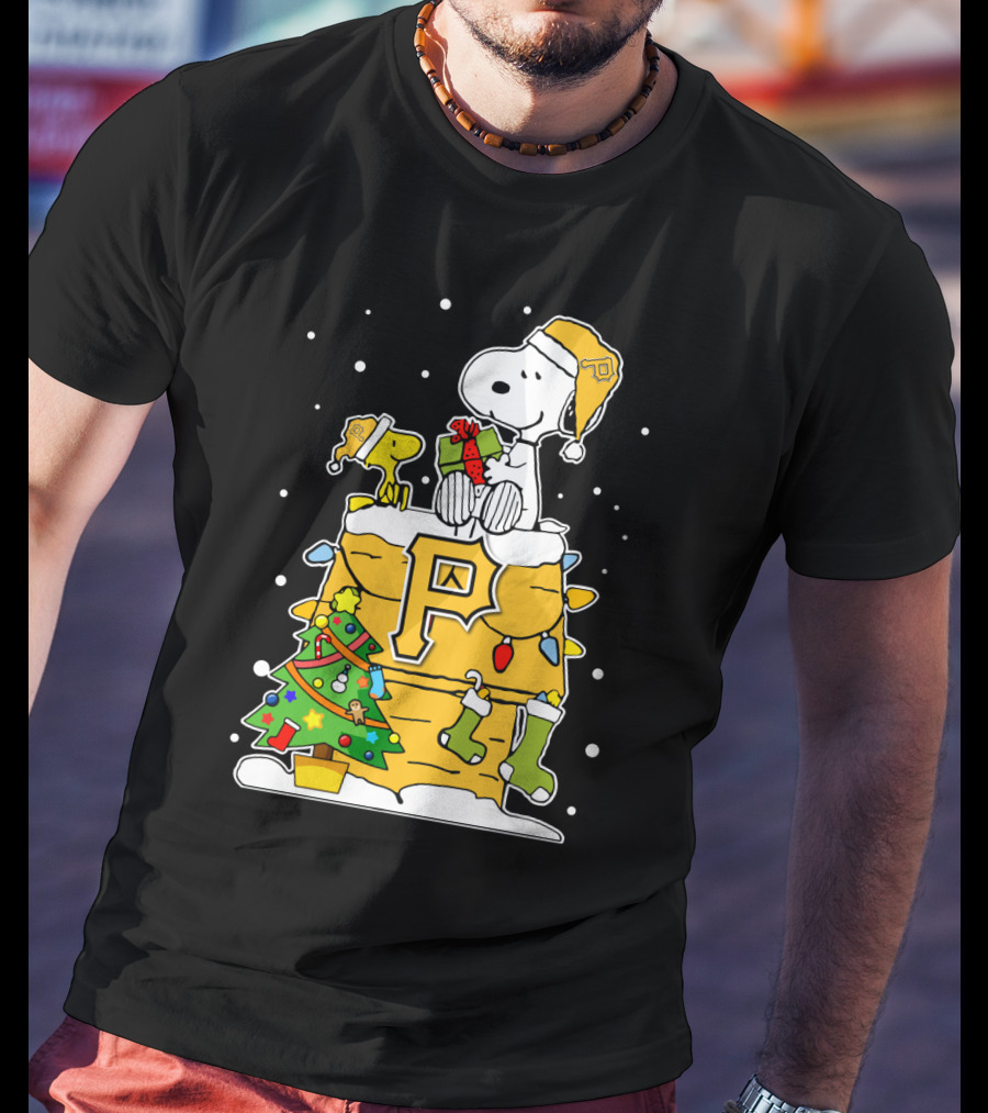Pittsburgh Pirates Snoopy Christmas Celebration With Woodstock And Festive Tree T-Shirt
