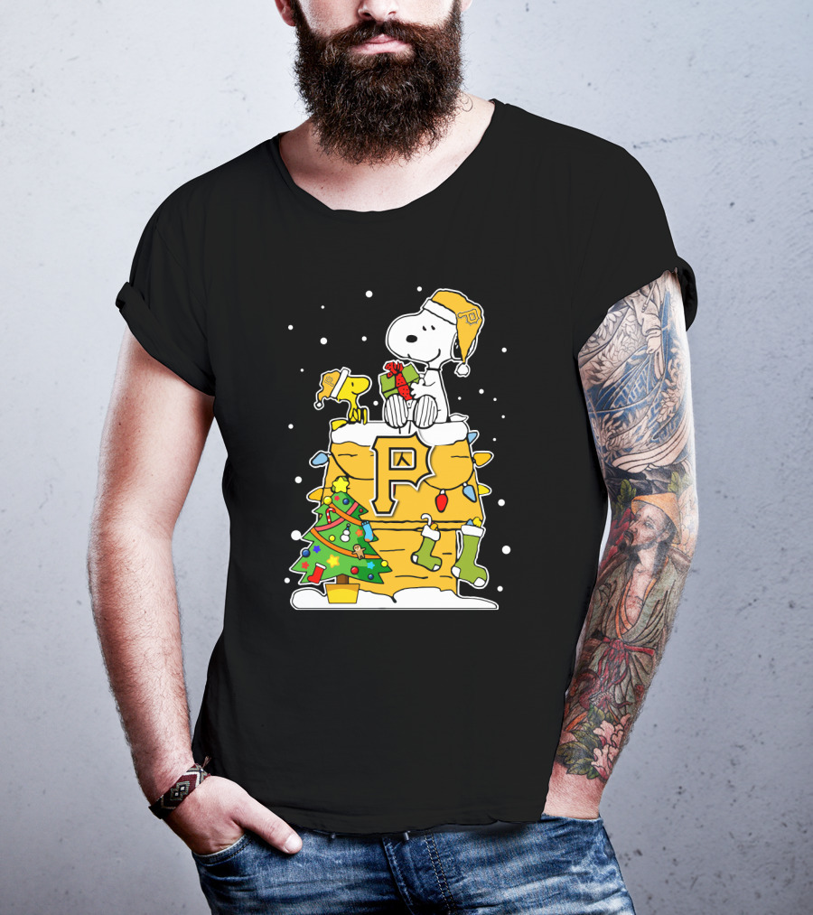Pittsburgh Pirates Snoopy Christmas Celebration With Woodstock And Festive Tree T-Shirt