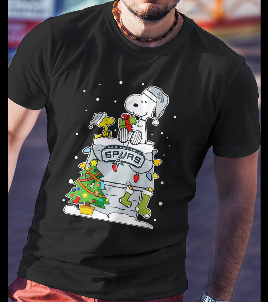 San Antonio Spurs Snoopy Christmas Peanuts Fans T-Shirt