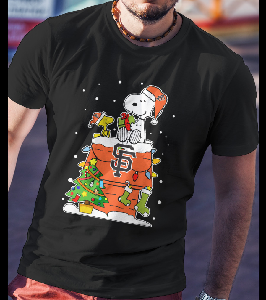 San Francisco Giants Snoopy Christmas Santa Hat With Woodstock And Presents T-Shirt