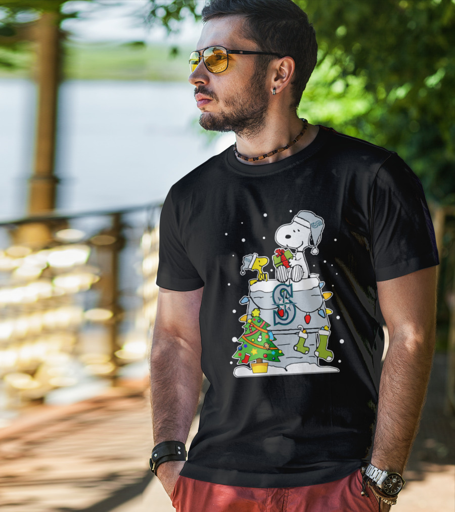 Seattle Mariners Snoopy Christmas Celebration With Woodstock And Holiday Tree T-Shirt