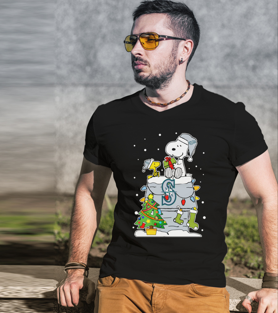 Seattle Mariners Snoopy Christmas Celebration With Woodstock And Holiday Tree T-Shirt