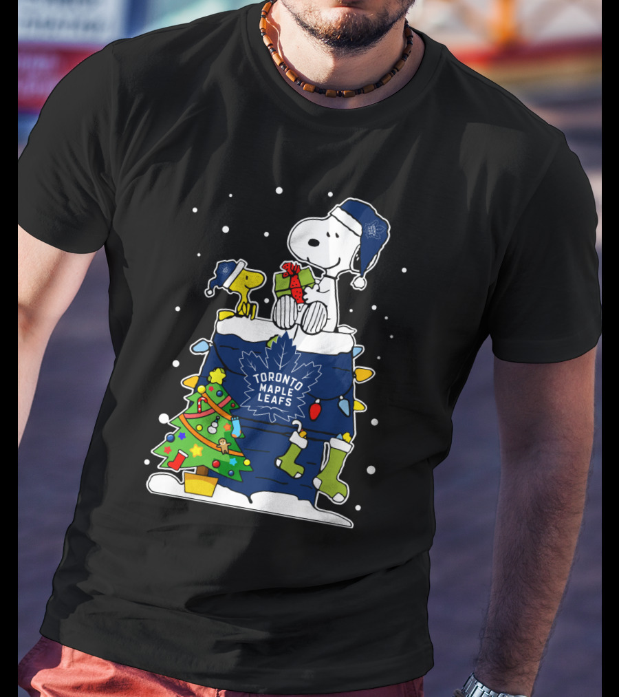 Toronto Maple Leafs Snoopy And Woodstock Christmas Scene T-Shirt