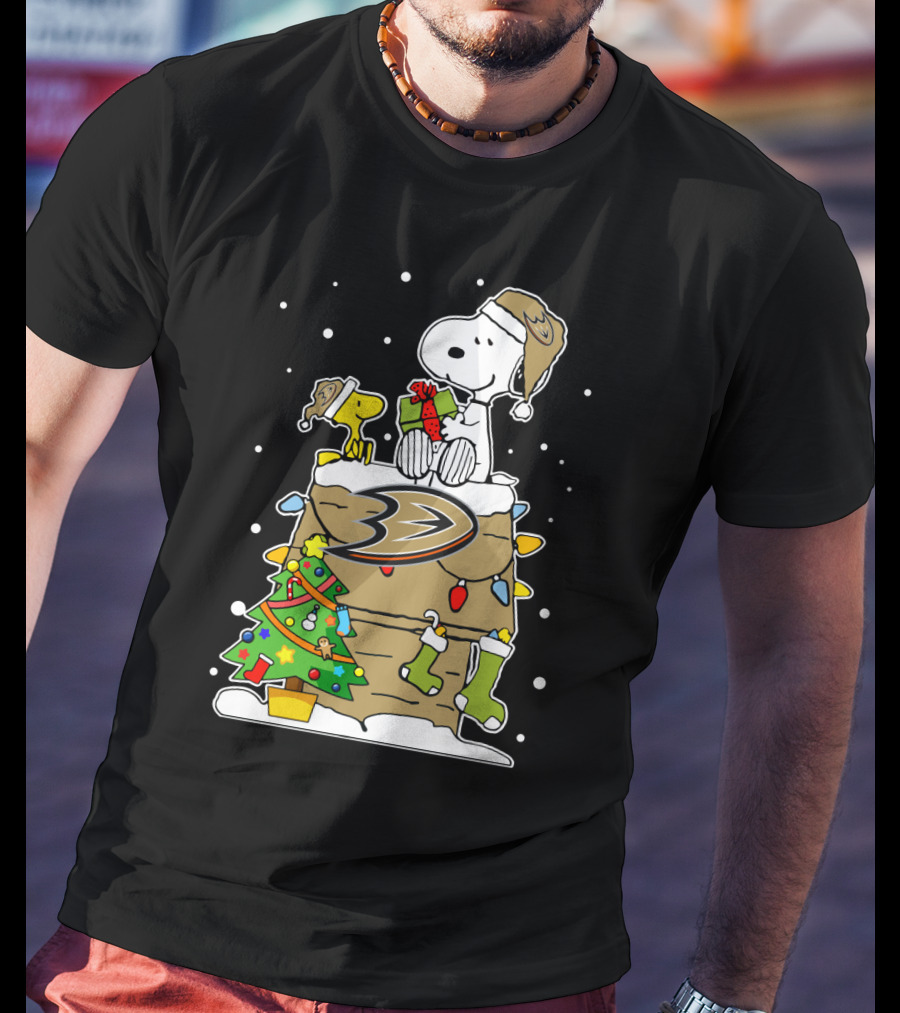 Snoopy And Woodstock Anaheim Ducks Christmas Celebration T-Shirt