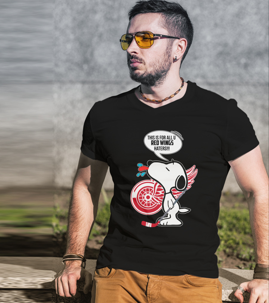 Snoopy Shows Love With Detroit Red Wings Logo And Hockey Stick T-Shirt