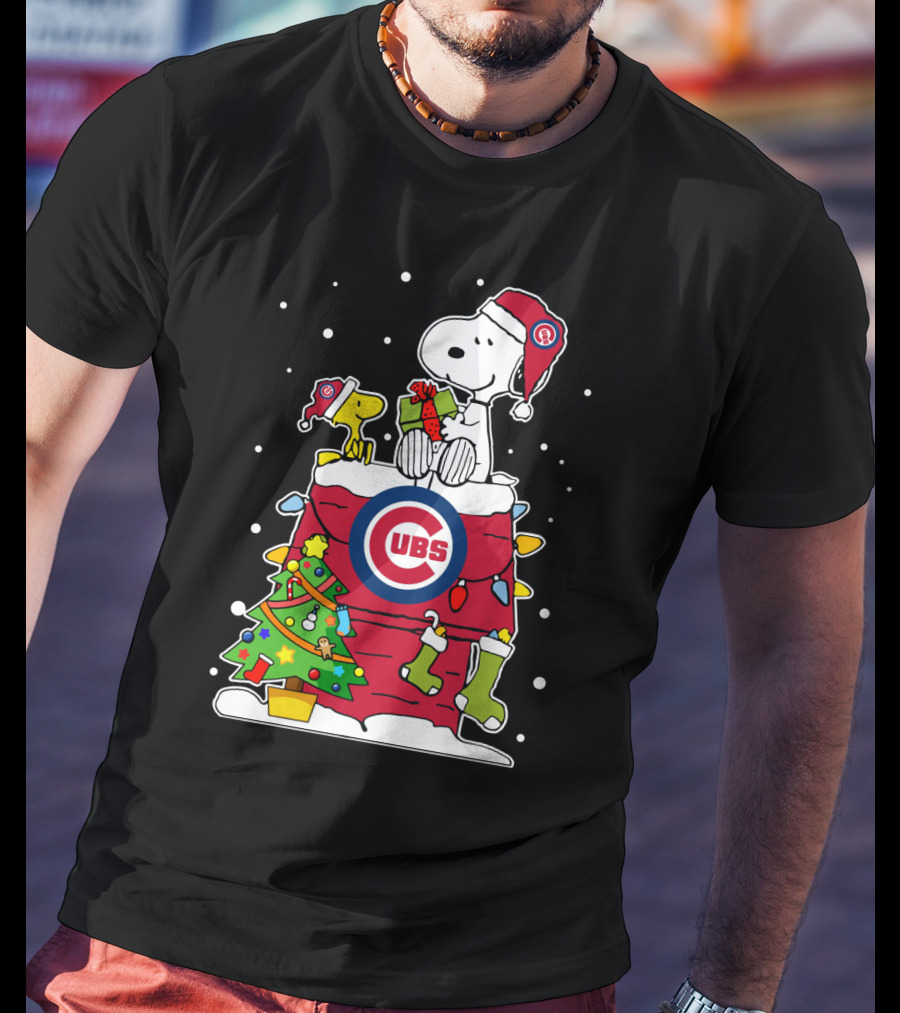 Chicago Cubs Snoopy Christmas Peanuts Woodstock Holiday Gift T-Shirt