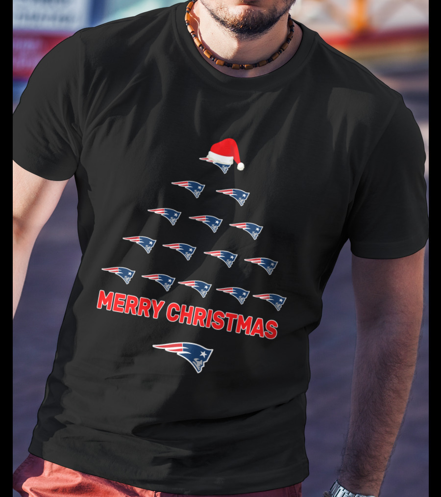 Merry Christmas New England Patriots Santa Hat Tree T-Shirt