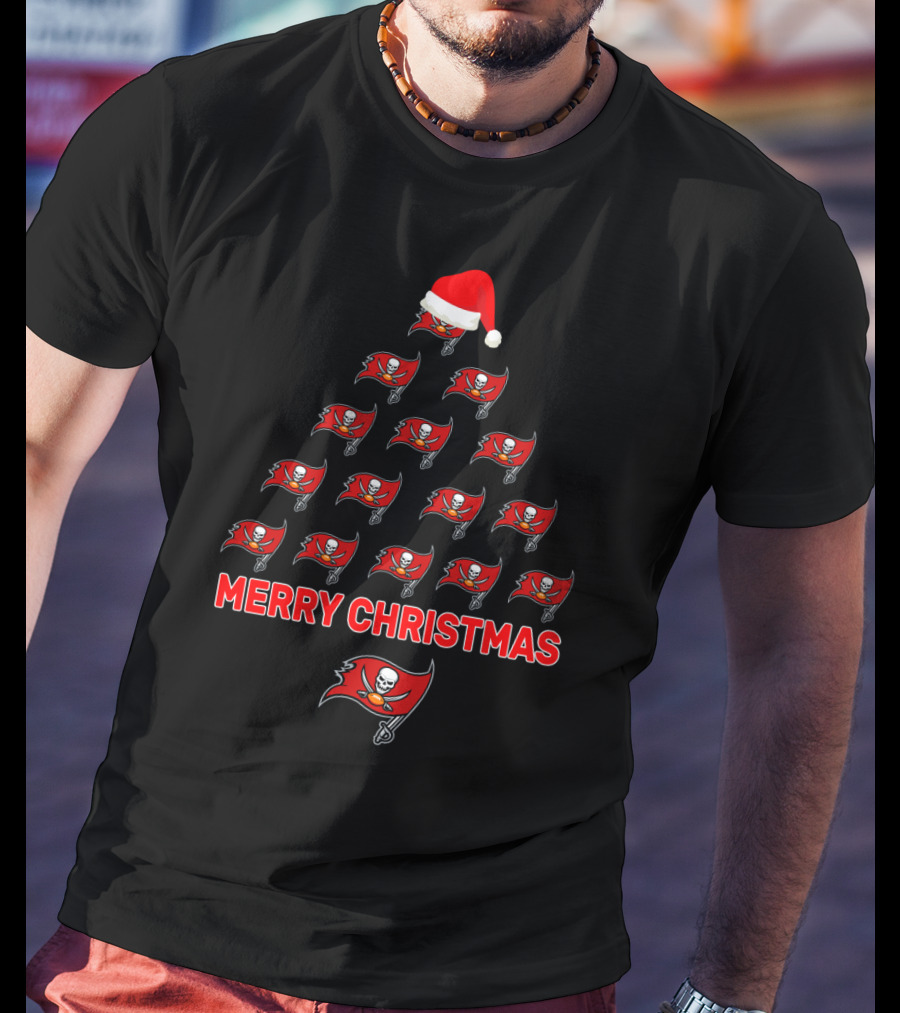 Merry Christmas Tampa Bay Buccaneers Flag Tree With Santa Hat T-Shirt
