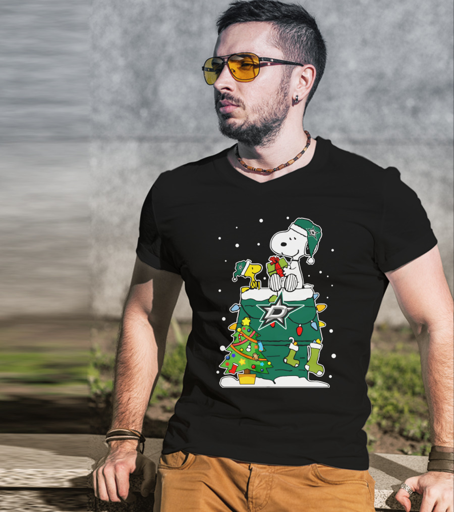 Dallas Stars Snoopy Christmas Presents Peanuts Fans T-Shirt